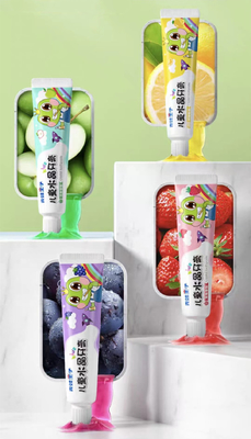 Het purpere Hulpmiddel die van de Druiven Mondelinge Hygiëne Tanden witten Geen Sugar Added Toothpaste