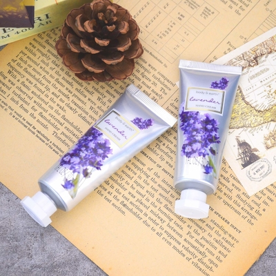 De niet Vettige Formule absorbeert Skincare-Verjongene Lichaams snel Lotion